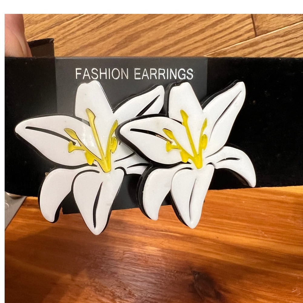 White Lily Flower Stud Earrings Y2K Statement Costume Jewelry Floral Oversized
